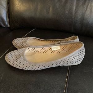 Beige cutout flats